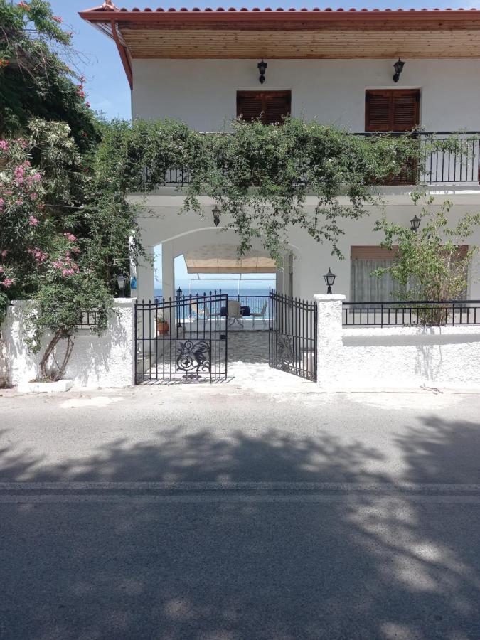 Ekie Apartment With Sea View Каламата Экстерьер фото
