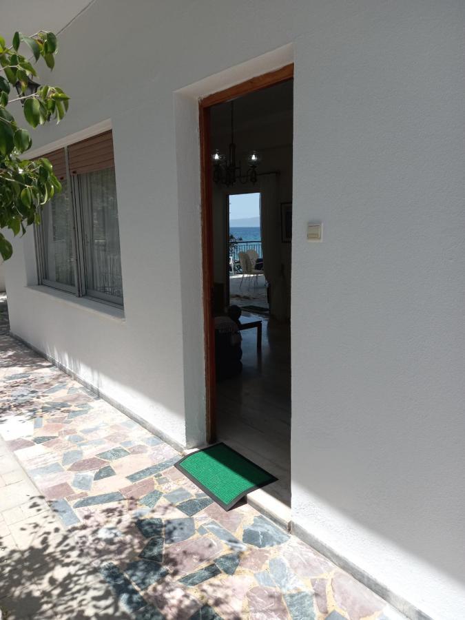 Ekie Apartment With Sea View Каламата Экстерьер фото