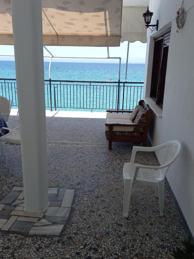 Ekie Apartment With Sea View Каламата Экстерьер фото