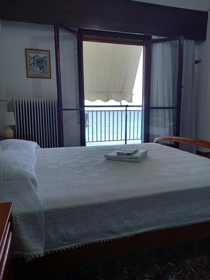 Ekie Apartment With Sea View Каламата Экстерьер фото