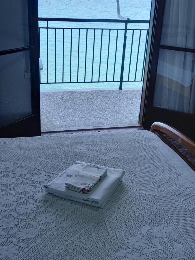 Ekie Apartment With Sea View Каламата Экстерьер фото